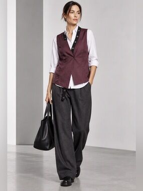 Sarah Pacini Strecth Linen Vest 
MADE IN ITALY Purple Size 2 equivalent to M